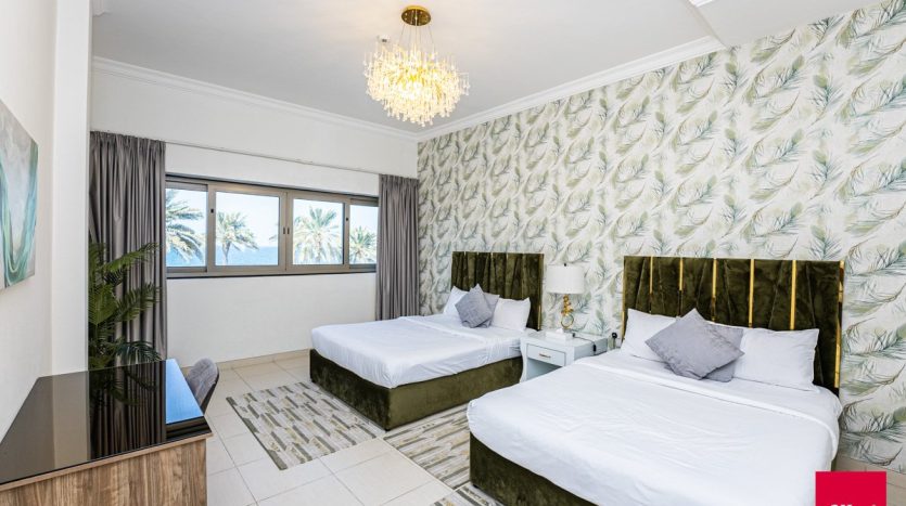 Townhouse on Palm Jumeirah, Dubai, 3 bedrooms, 415 m2 / per year