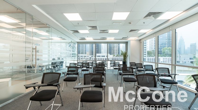 Office on Business Bay, Dubai, 243.87 m2 / per year