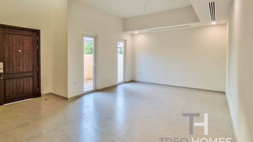 Таунхаус в Dubai Land, 2 спальни, 172 м2 / в год