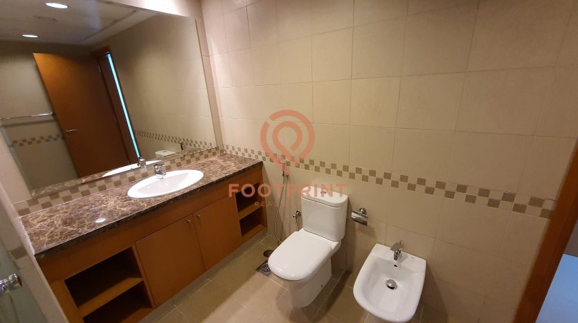 Apartment on Business Bay, Dubai, 2 bedrooms, 151.1 m2 / per year