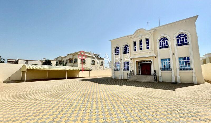 Villa on Khalifa City, Abu-Dhabi, 8 bedrooms, 585.3 m2 / per year