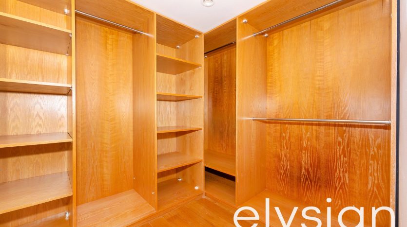 Apartment on Jumeirah Beach Residence, Dubai, 2 bedrooms, 202 m2 / per year