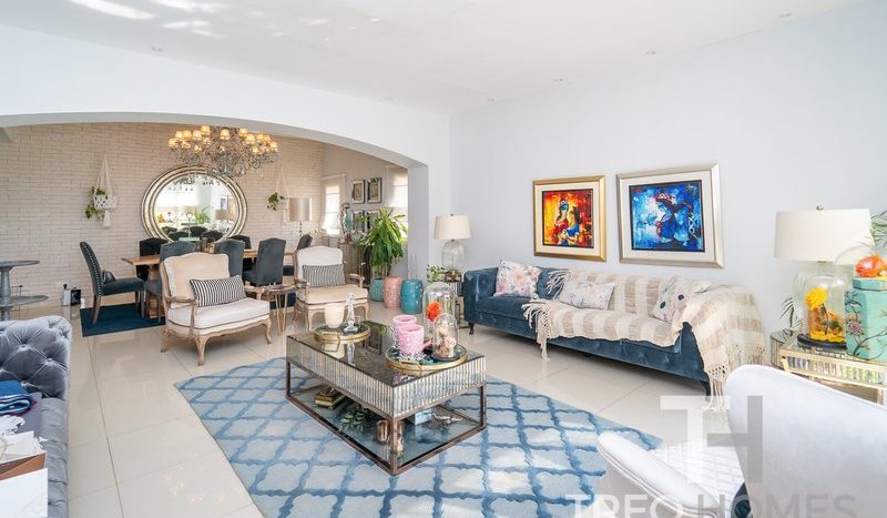 Villa on Meadows, Dubai, 4 bedrooms, 427 m2 / per year