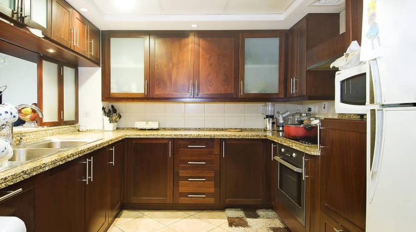Apartment on The Views, Dubai, 2 bedrooms, 109 m2 / per year