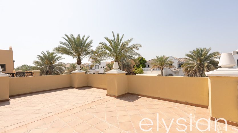 Villa on Palm Jumeirah, Dubai, 4 bedrooms, 622 m2 / per year