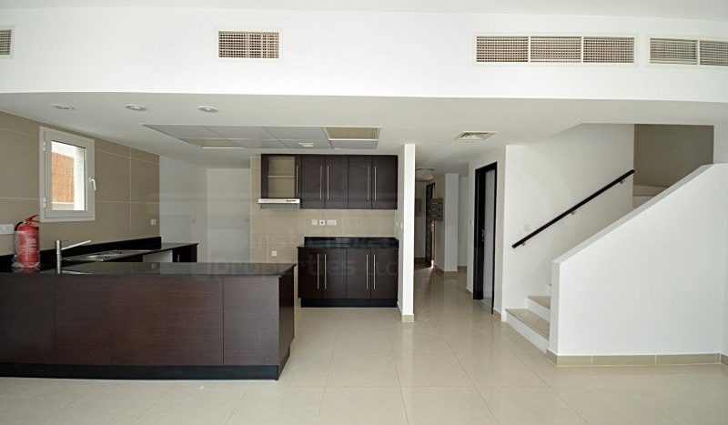Villa on Al Reef, Abu-Dhabi, 4 bedrooms, 265.3 m2 / per year