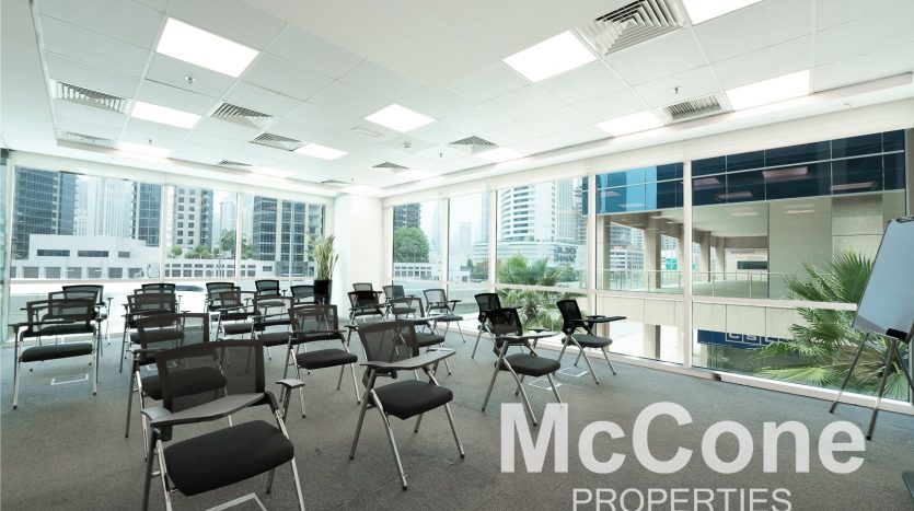 Office on Business Bay, Dubai, 243.87 m2 / per year