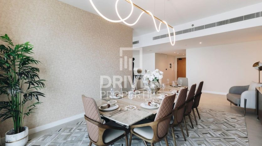 Apartment on Jumeirah Beach Residence, Dubai, 5 bedrooms, 412 m2 / per year