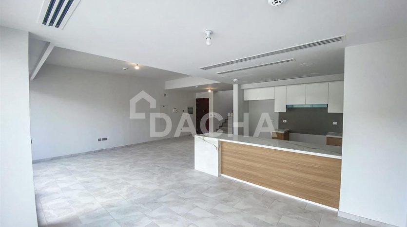 Townhouse on Dubai Land, Dubai, 3 bedrooms, 325 m2 / per year