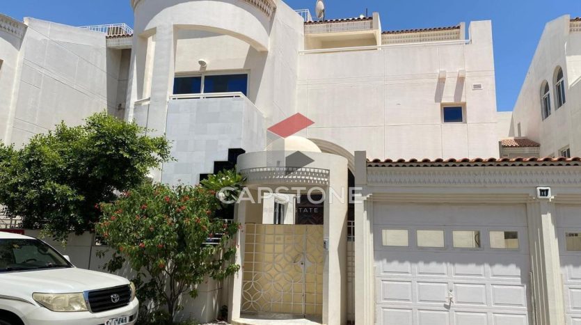 Villa on Al Mushrif, Abu-Dhabi, 5 bedrooms, 520 m2 / per year