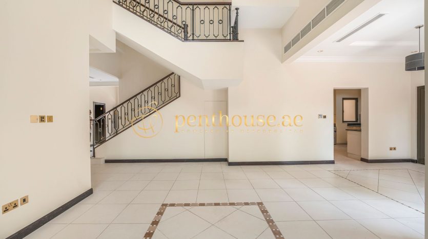 Villa on Palm Jumeirah, Dubai, 4 bedrooms, 469 m2 / per year