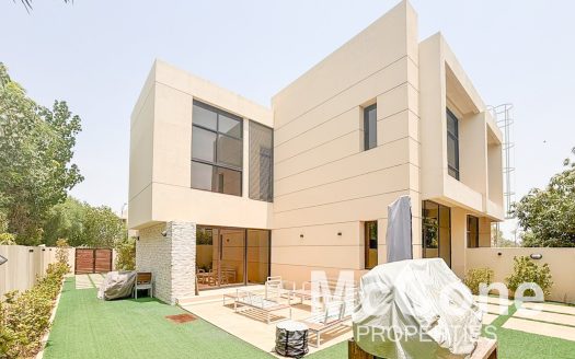 Villa on DAMAC Hills (Akoya by DAMAC), Dubai, 4 bedrooms, 393.17 m2 / per year