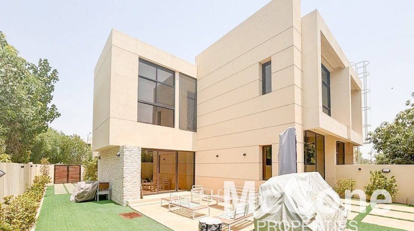Villa on DAMAC Hills (Akoya by DAMAC), Dubai, 4 bedrooms, 393.17 m2 / per year