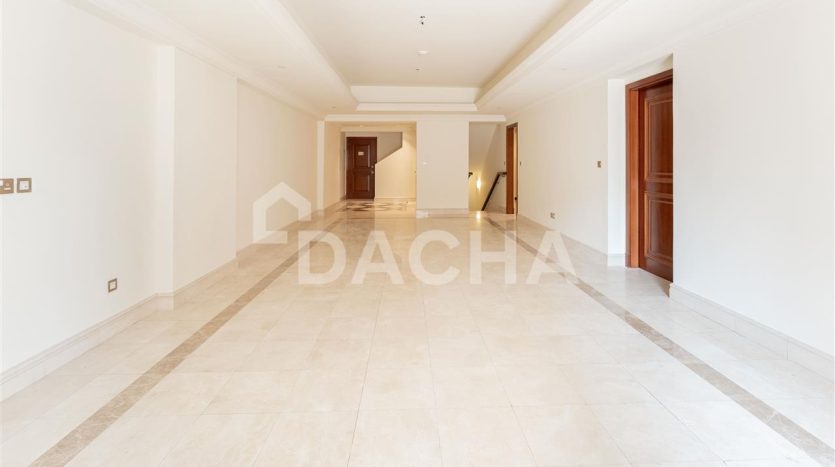 Townhouse on Palm Jumeirah, Dubai, 3 bedrooms, 463.4 m2 / per year