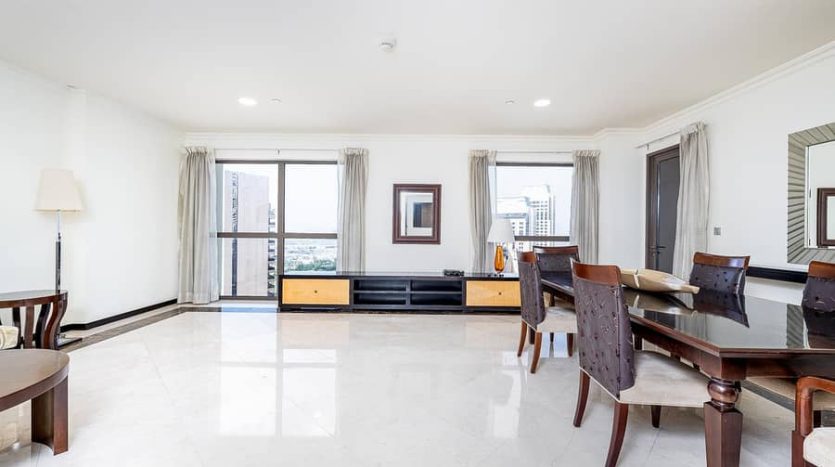 Apartment on Jumeirah Beach Residence, Dubai, 3 bedrooms, 198 m2 / per year