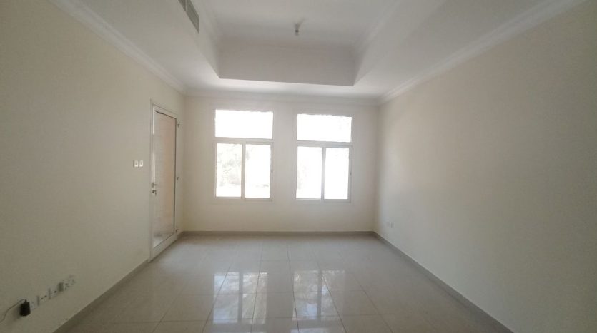 Commercial property on Al Mushrif, Abu-Dhabi, 4 bedrooms, 325 m2 / per year