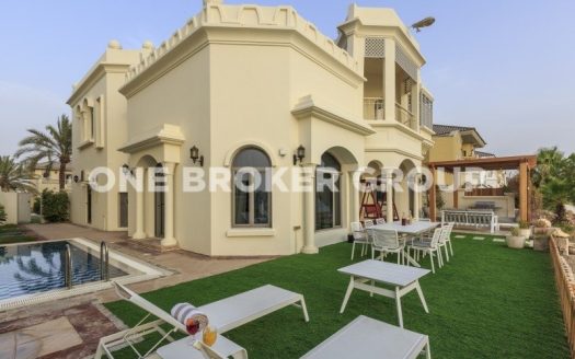 Villa on Palm Jumeirah, Dubai, 4 bedrooms, 622.4 m2 / per year
