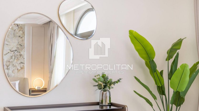 Villa on Palm Jumeirah, Dubai, 5 bedrooms, 658 m2 / per year