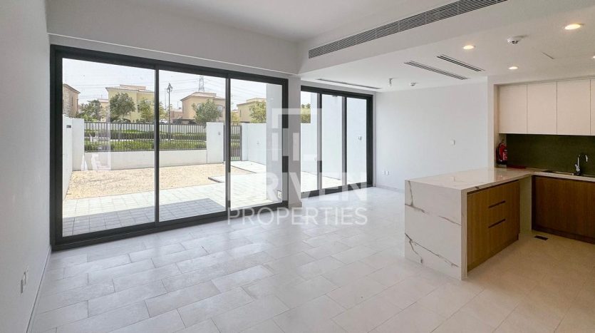 Таунхаус в Dubai Land, 3 спальни, 176 м2 / в год