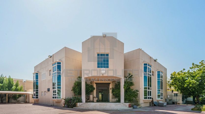Villa on Umm Suqeim, Dubai, 7 bedrooms, 1520 m2 / per year
