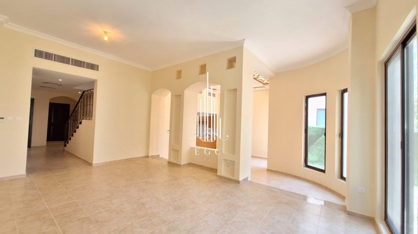 Villa on Al Khalidiya, Abu-Dhabi, 4 bedrooms, 343.7 m2 / per year