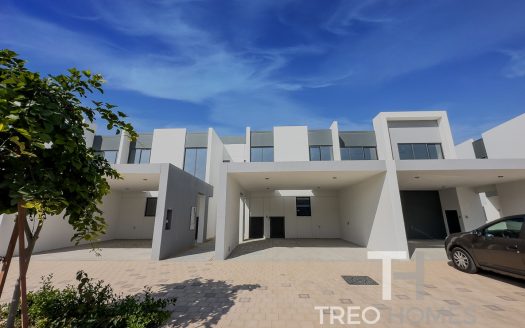 Townhouse on Dubai Land, Dubai, 3 bedrooms, 181 m2 / per year