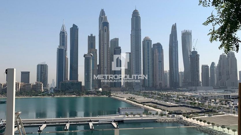 Apartment on Dubai Harbour, Dubai, 2 bedrooms, 130 m2 / per year