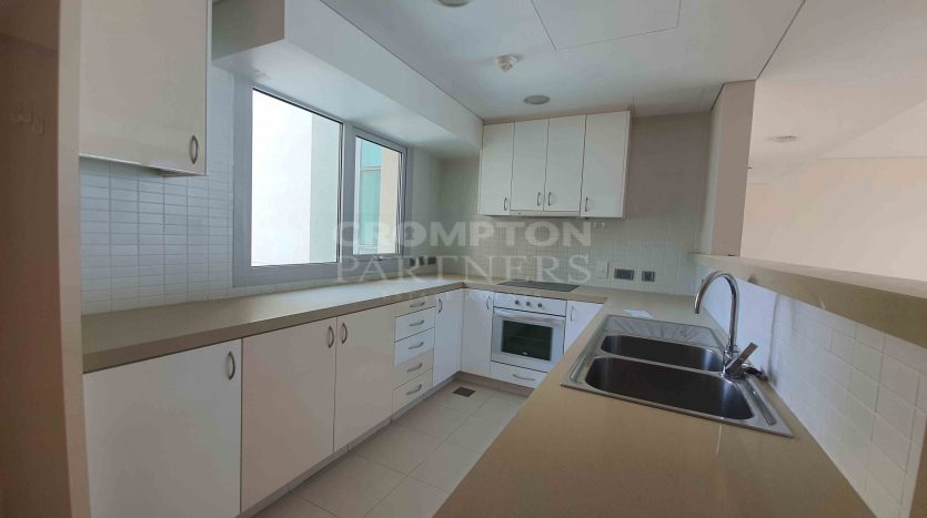 Apartment on Al Raha Beach, Abu-Dhabi, 2 bedrooms, 139.4 m2 / per year