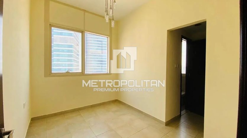 Apartment on Jumeirah Lake Towers, Dubai, 2 bedrooms, 121 m2 / per year