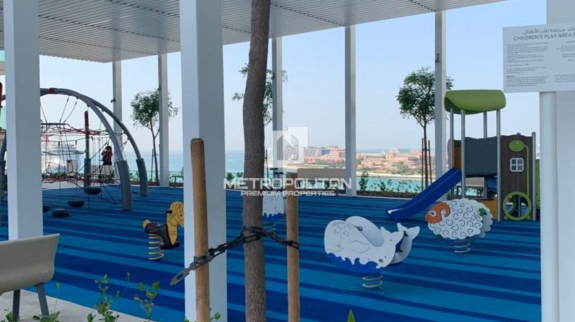 Apartment on Dubai Harbour, Dubai, 2 bedrooms, 130 m2 / per year