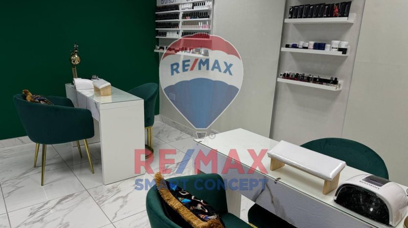 Shop on Hamdan Street, Abu-Dhabi, 170 m2 / per year