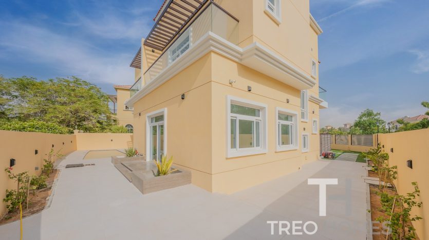 Villa on The Villa, Dubai, 5 bedrooms, 455 m2 / per year