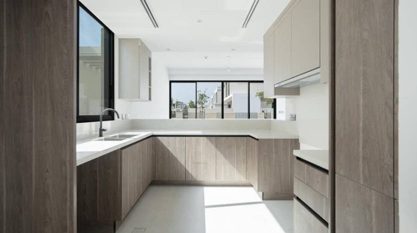 Villa on Tilal Al Ghaf, Dubai, 5 bedrooms, 502 m2 / per year