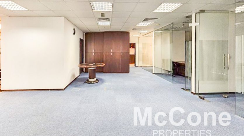 Office on Jumeirah Lake Towers, Dubai, 167.41 m2 / per year