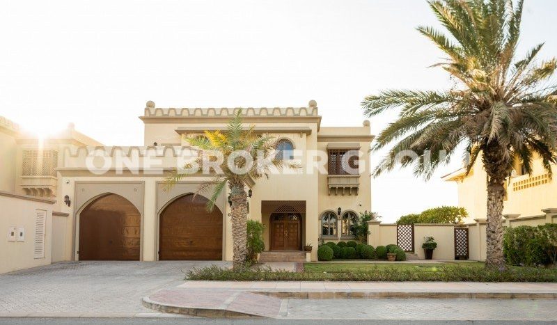 Villa on Palm Jumeirah, Dubai, 4 bedrooms, 657 m2 / per year