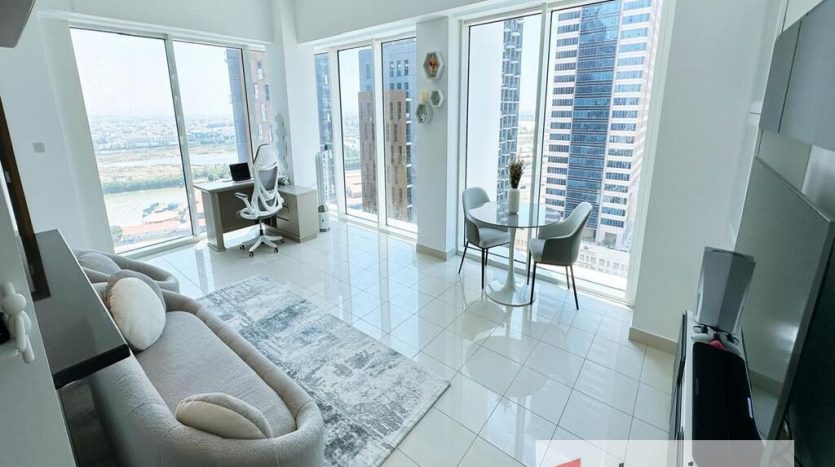 Apartment on Business Bay, Dubai, 1 bedroom, 76.3 m2 / per year