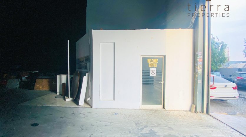 Склад в Al Quoz, Дубай, 204.4 м2 / в год