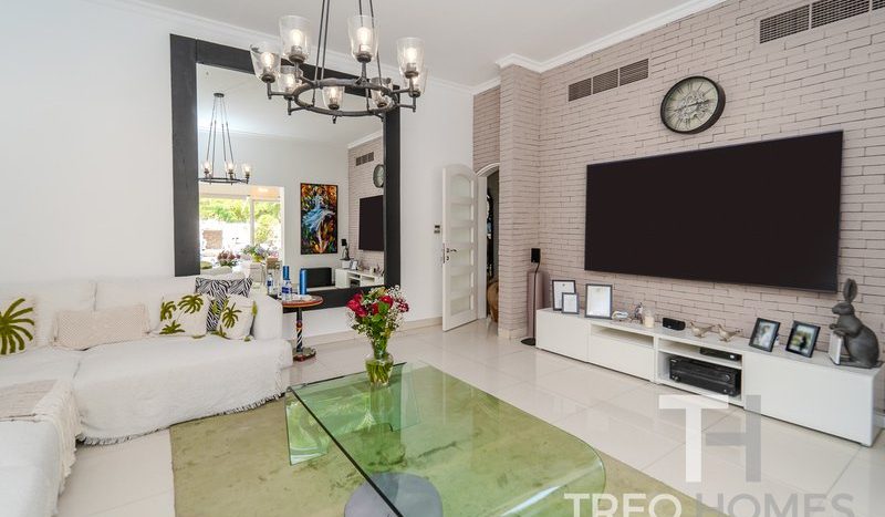 Villa on Meadows, Dubai, 4 bedrooms, 427 m2 / per year