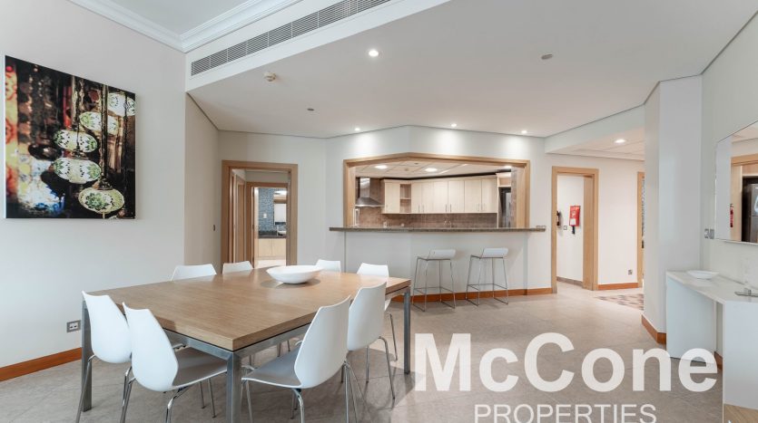 Apartment on Palm Jumeirah, Dubai, 3 bedrooms, 237.65 m2 / per year