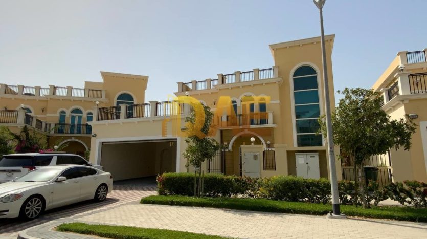 Вилла в Jumeirah Park, Дубай, 4 спальни, 5550 м2 / в месяц