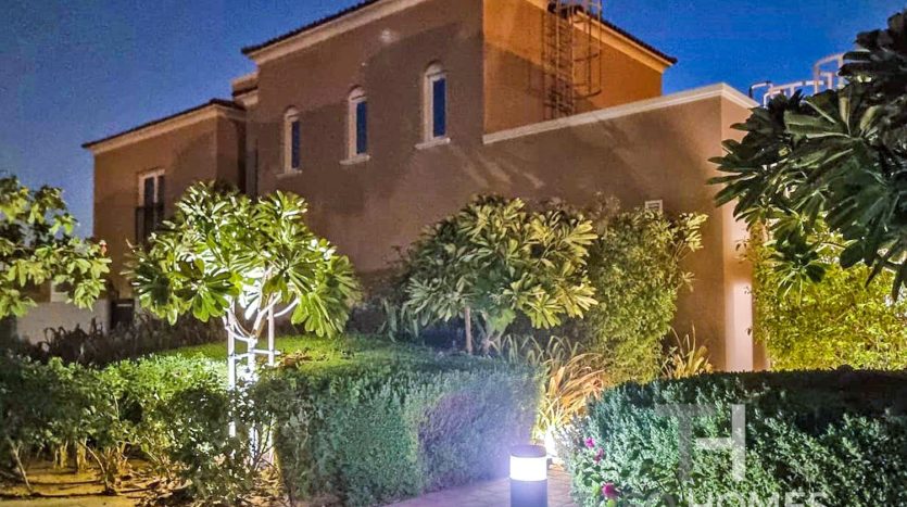 Таунхаус в Dubai Land, 2 спальни, 172 м2 / в год