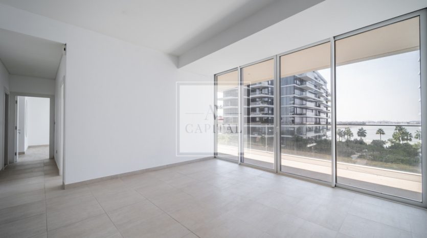 Apartment on Palm Jumeirah, Dubai, 2 bedrooms, 124 m2 / per year