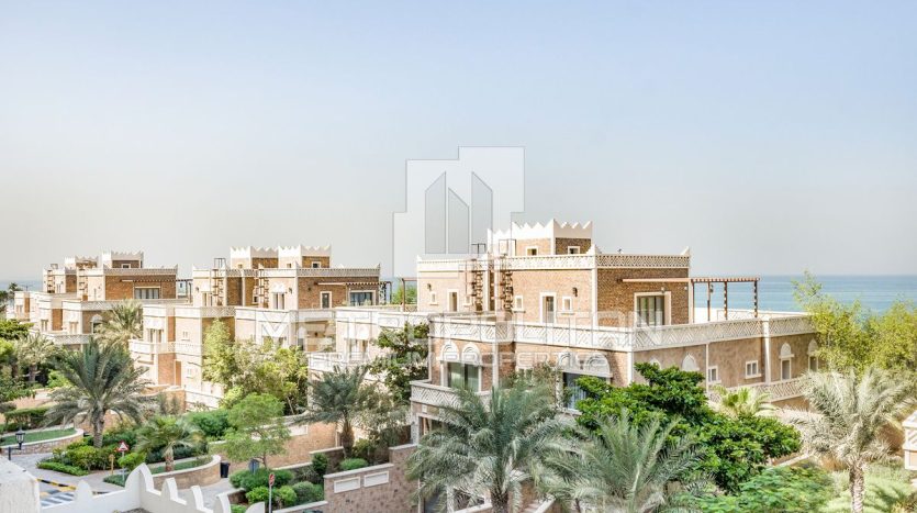 Apartment on Palm Jumeirah, Dubai, 2 bedrooms, 194 m2 / per year