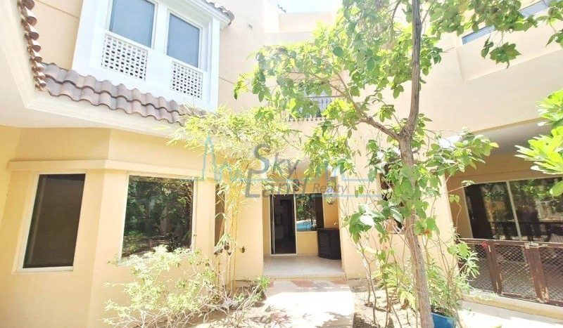 Villa on Al Safa, Dubai, 4 bedrooms, 325.2 m2 / per year