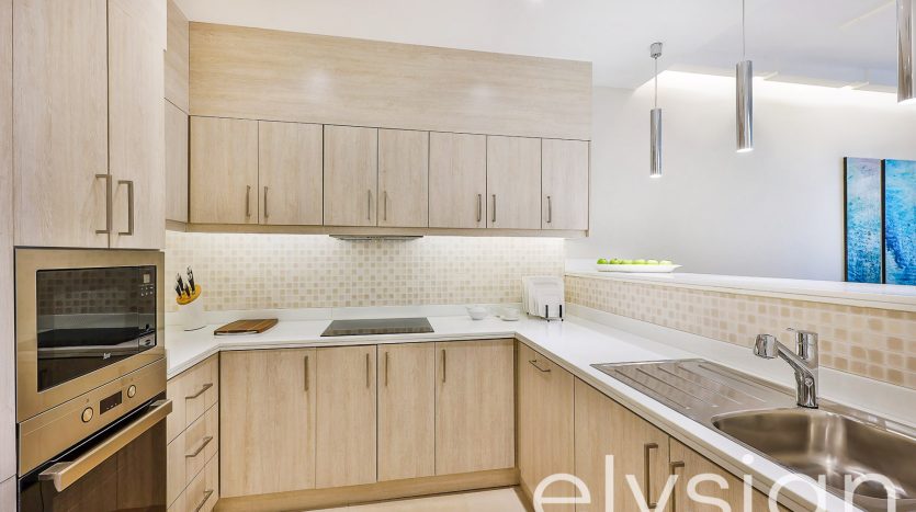 Apartment on Palm Jumeirah, Dubai, 1 bedroom, 66 m2 / per year