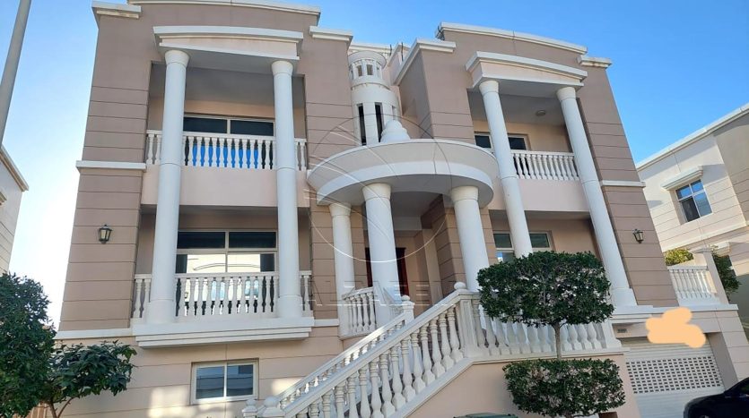 Villa on Khalifa City, Abu-Dhabi, 5 bedrooms, 743 m2 / per year