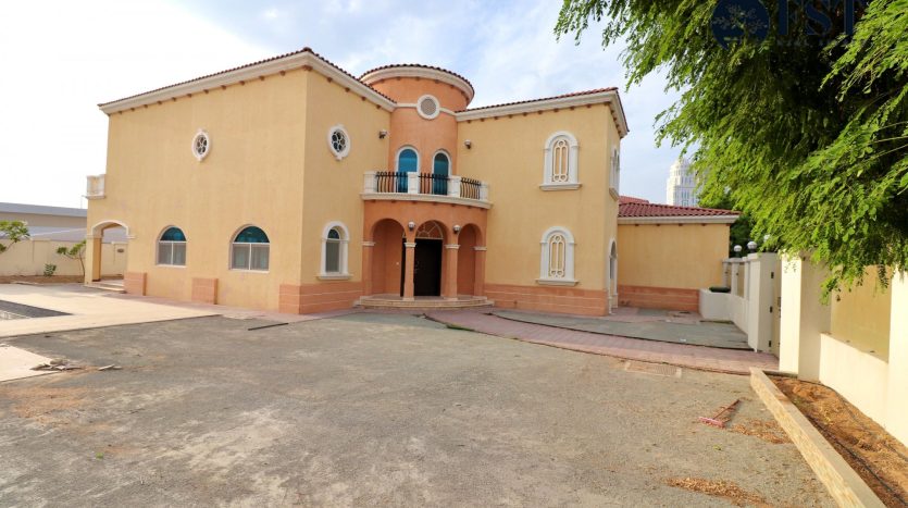 Villa on Jumeirah Park, Dubai, 5 bedrooms, 834 m2 / per year