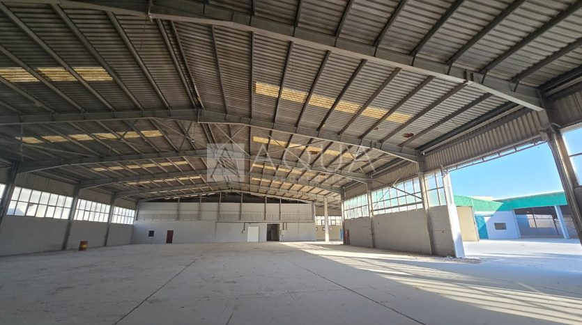 Warehouse on Jabal Ali, Dubai, 4915.6 m2 / per year