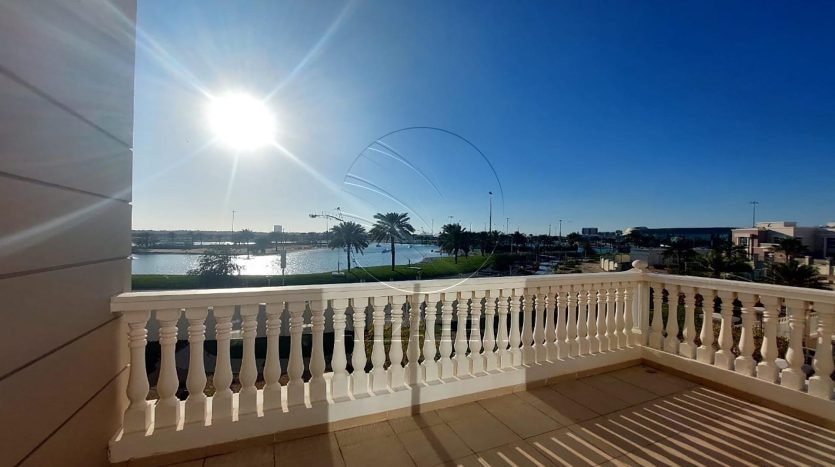 Villa on Khalifa City, Abu-Dhabi, 5 bedrooms, 743 m2 / per year