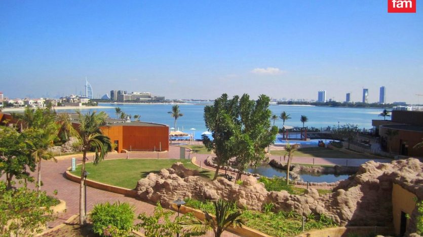 Apartment on Palm Jumeirah, Dubai, 1 bedroom, 120.4 m2 / per year
